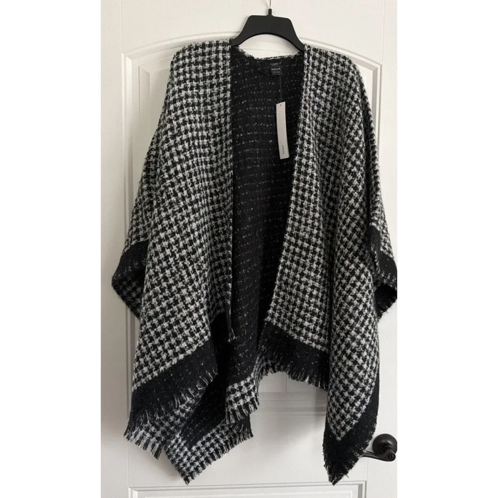 AQUA Women's Houndstooth Ruana Poncho Cape Fringed edges Black & Grey One Size